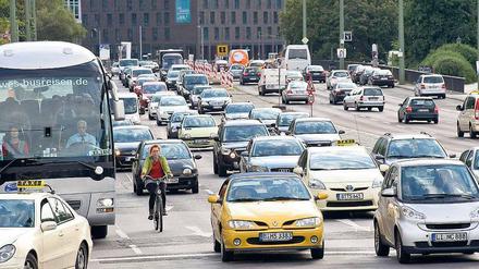 Der Etat für die Verkehrssicherheit soll auf jährlich zwei Millionen Euro verdoppelt werden. Leider wird dadurch der Verkehr nicht weniger. 