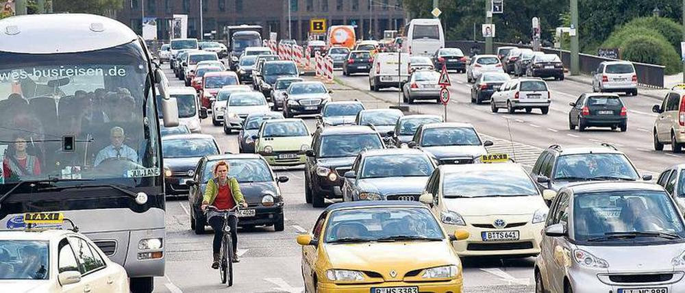 Der Etat für die Verkehrssicherheit soll auf jährlich zwei Millionen Euro verdoppelt werden. Leider wird dadurch der Verkehr nicht weniger. 