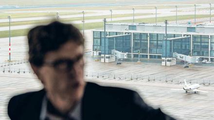 In Schönefeld sind schon viele Milliarden für einen Flughafen verbaut worden, der immer noch nicht eröffnet worden ist. 