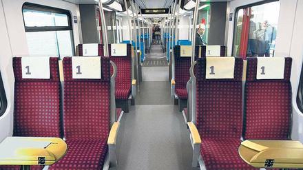 Mit Tisch. So sieht die 1. Klasse im Modell der künftigen S-Bahn aus.