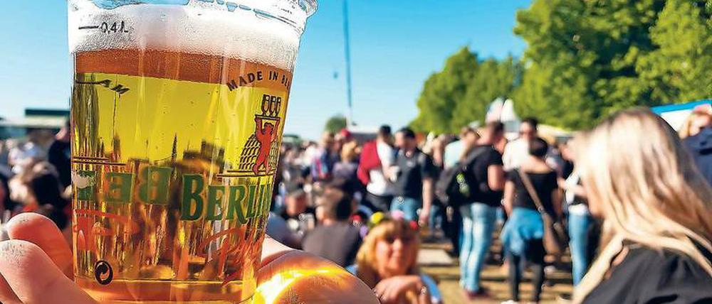 Über den Durst. Betrunkene Festbesucher gehören in Werder schon fast zur Folklore – sehr zum Missfallen der nüchternen Ausflügler. 