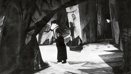 Expressionistisch. Zum Jubiläum von „Das Kabinett des Dr. Caligari“ sollen Kulissen virtuell wiedererstehen. 