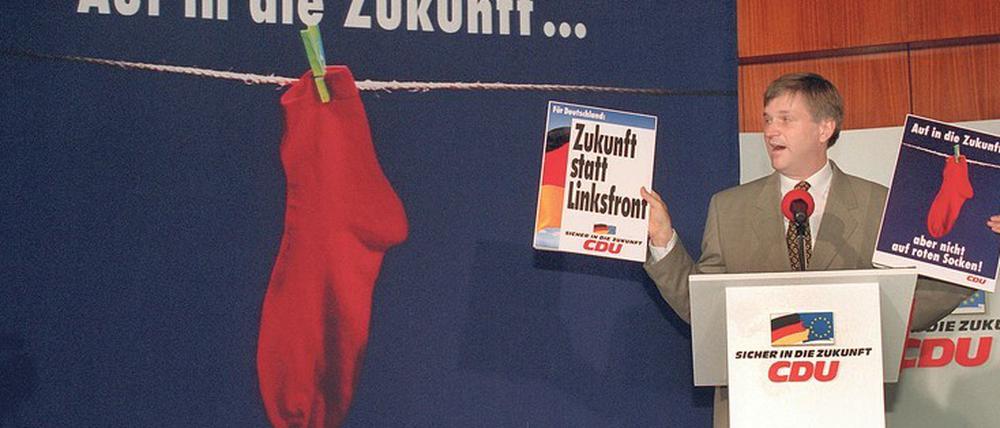Sockenkampagne. Der ehemalige CDU-Generalsekretär Peter Hintze machte 1994 einen klassischen Lagerwahlkampf. 