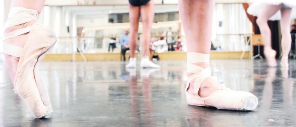 Seit Monaten steht an der Staatlichen Ballettschule der Vorwurf im Raum, dass die Methoden bis hin zu physischer und psychischer Gewalt reichten.