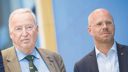 Vater und Ziehsohn? Alexander Gauland (links) überließ mit seinem Wechsel in den Bundestag seinem Kronprinzen Andreas Kalbitz (rechts) die AfD in Brandenburg. 