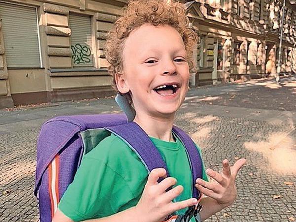 Ezra Daniil will gern Lesenlernen – und auf dem Schulhof Fußball spielen.