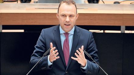 Sebastian Czaja hat mit der FDP-Fraktion einen Gesetzesentwurf vorgelegt, der das Parlament stärker einbinden soll.