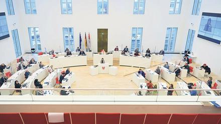 Parlamentssitzungen, wie hier im Potsdamer Landtag, leben von den Debattenbeiträgen der Abgeordneten und der Regierungsmitglieder. 