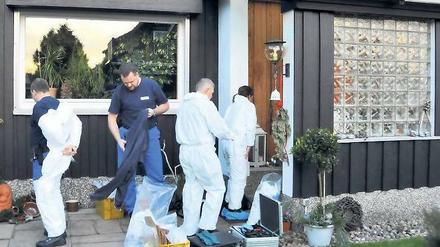 Spurensicherung. Polizisten untersuchten das Wohnhaus der Familie Scholz. Foto: dpa