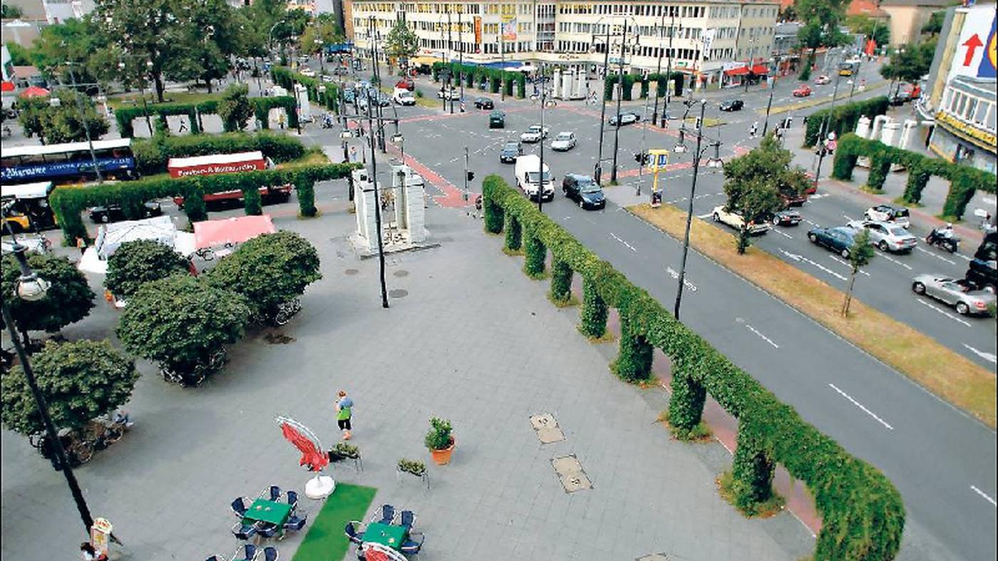 Berlin: KURT-SCHUMACHER-PLATZ