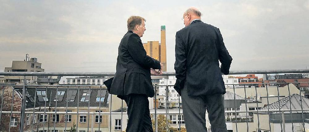 Zwei Bürgermeister schauen auf ihre Stadt. Nach zehn Jahren kommen Eberhard Diepgen (CDU) und Walter Momper (SPD) wieder zusammen.