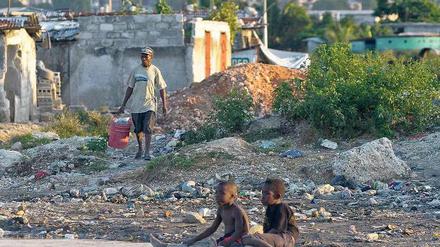 Leben im Chaos. Straßenszene in Port-au-Prince, Haiti, aufgenommen eine Woche vor Weihnachten. Foto: Reuters/S. Parker