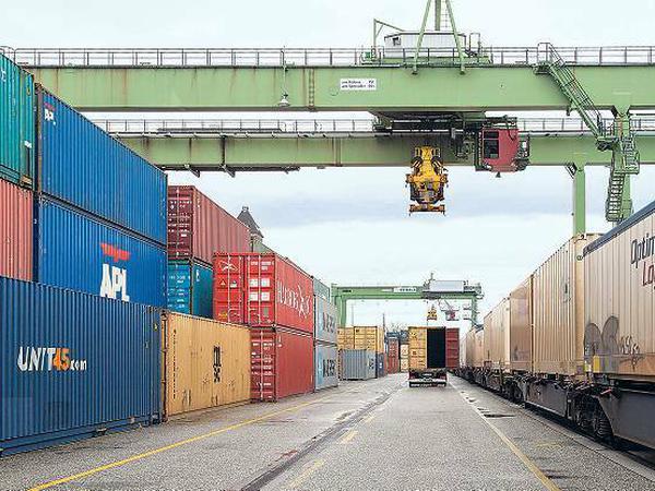 Stapelware. Weil ihre genormten Maße den Handel erleichtern, wird jedes Jahr mehr in Containern verfrachtet.
