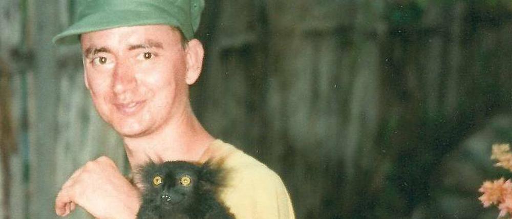 Experte für Lemuren. Mario Perschke blühte in der Gemeinschaft von Tieren wie diesem Mohrenmaki auf. Menschen kommandierte er herum. 