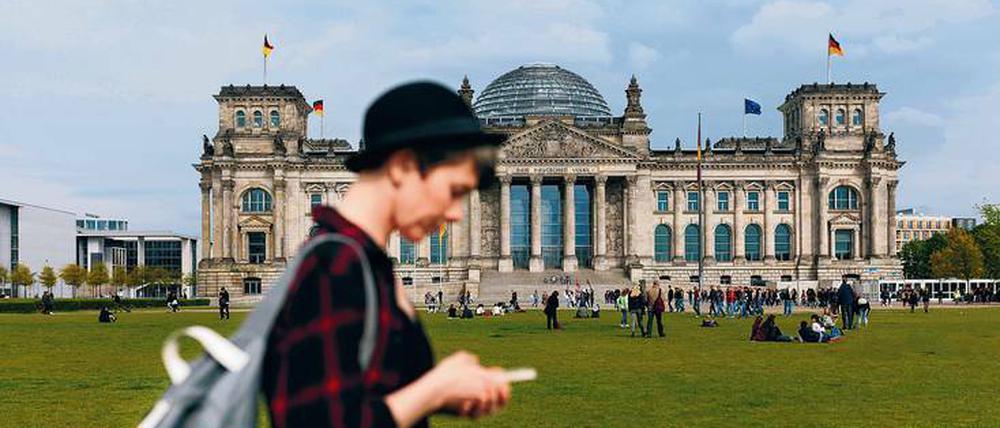 Berlin zieht an. Im ersten Halbjahr übernachteten vier Prozent mehr Gäste in Berliner Hotels und Unterkünften. 