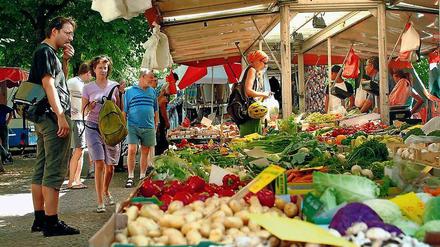 Wochenmärkte erfüllen auch eine wichtige soziale Funktion.
