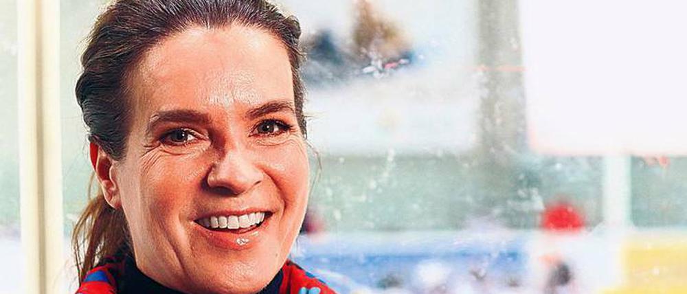 Eiskunstläuferin Katarina Witt unterstützt mit ihrer Stiftung den Eishockeysport von Menschen mit Behinderung