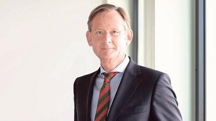 Analysiert die Lage: Der Chef der landeseigenen Förderbank IBB, Jürgen Allerkamp, setzt sich mit den Szenarien auseinander, die sich aufgrund der Coronakrise für die Branchen der Berliner Wirtschaft ergeben könnten. 