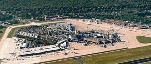 Der frühere Flughafen Tegel - hier noch mit Flugzeugen. Bis zum Frühjahr 2021 bleibt TXL betriebsbereit. Dann beginnen Bauarbeiten zum Umbau.