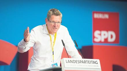 Dem Sozialdemokraten Christian Hoßbach wird die Nähe zur SPD vorgeworfen. Fast alle führenden DGB-Gewerkschafter sind SPD-Mitglied.