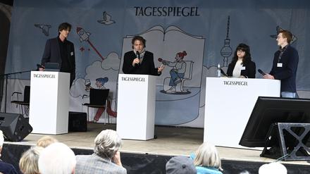 Tagesspiegel-Chefredakteur Lorenz Maroldt, Herausgeber Giovanni di Lorenzo sowie die Volontär:innen Farangies Ghafoor und Adrian Schulz.