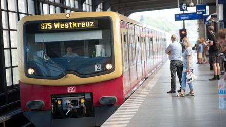 Immer mehr Fahrgäste transportiert die S-Bahn in und um Berlin.