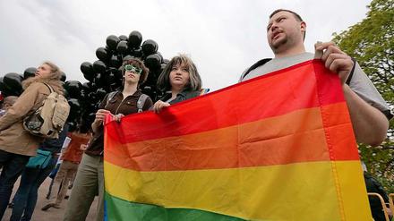 So könnte es heute in Berlin auch aussehen: Eine Demo gegen Homophobie in St. Petersburg.