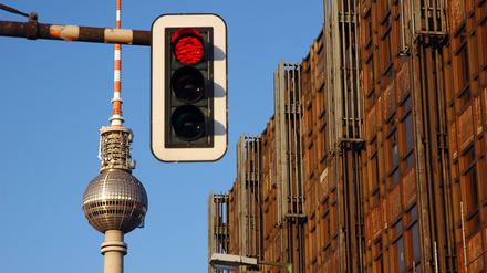 Rund 250 Ampeln in Berlin sind am Donnerstagmorgen nicht in Betrieb gegangen.