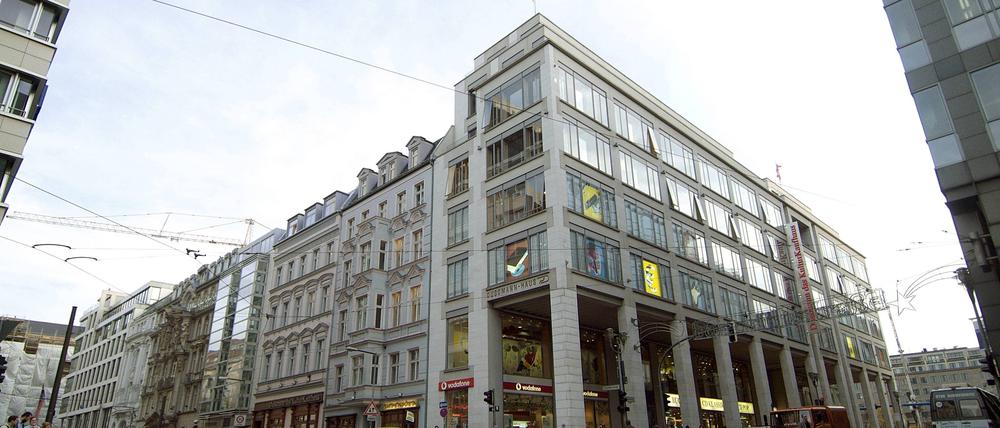 Kulturkaufhaus Dussmann an der Friedrichstraße in Berlin, Gebäude, außen, Außenansicht.