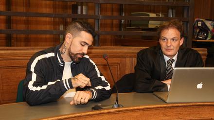 2014 verteidigte Stefan Conen (rechts) den Rapper Bushido, der wegen gefährlicher Körperverletzung angeklagt war. Laut Anklage soll der Musiker einen Fan mit einem Schuh geschlagen haben. 