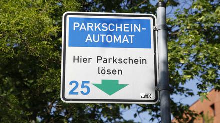 Die bisher kostenfreien Parkplätze rund um den Charité-Campus sollen künftig zwei Euro pro Stunde kosten.