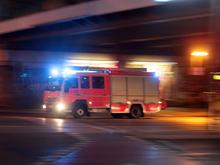 Frau schwer verletzt: Großbrand in Mehrfamilienhaus in Berlin-Mitte