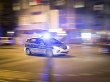 In Berlin-Friedrichshagen: Auto kommt von Straße ab und landet in Waldstück – Zwei Verletzte