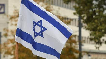 Die israelische Flagge mit Davidstern.