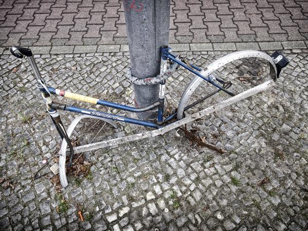 berlin angeschlossene fahrrad verloren schlüssel polizei