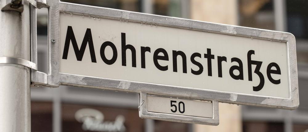 Die Mohrenstraße in Berlin-Mitte soll künftig Anton-Wilhelm-Amo-Straße heißen – das hatte das Bezirksamt von Mitte bei einer Sitzung im März vergangenen Jahres beschlossen.