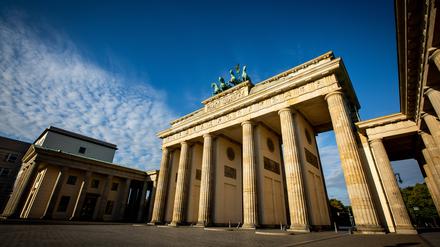 Das Brandenburger Tor in Berlin Mitte Deutschland an einem sonnigen Septembermorgen 2022. 