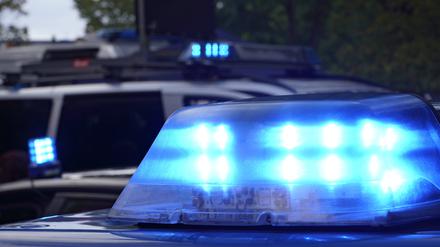Blaulicht auf Polizeifahrzeug. Symbolbild, Themenbild Berlin.