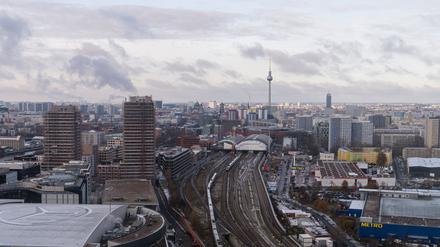 Stadtansicht aus dem EDGE-Tower an der Warschauer Brücke.