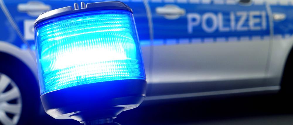 Blaulicht auf einem Motorrad der Polizei (Symbolbild).