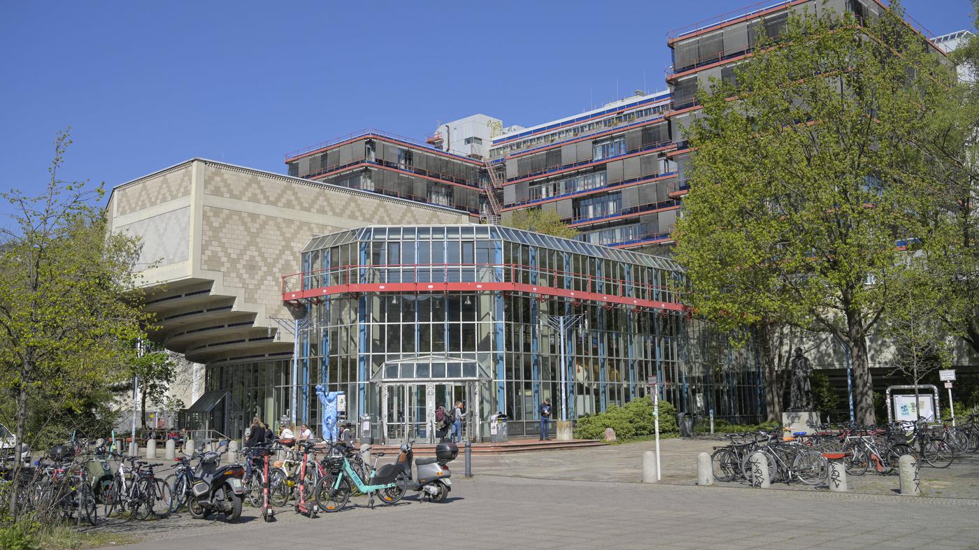 The math building of the TU Berlin will be completely closed