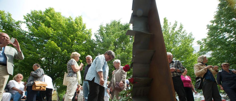 Das Denkmal in Berlin-Lichtenberg ist das bundesweit erste Denkmal für die antifaschistische Widerstandsgruppe „Rote Kapelle“. 