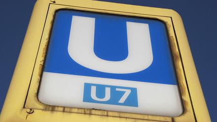 Die U7 ist die längste U-Bahnlinie der Stadt, führt von Spandau nach Rudow.