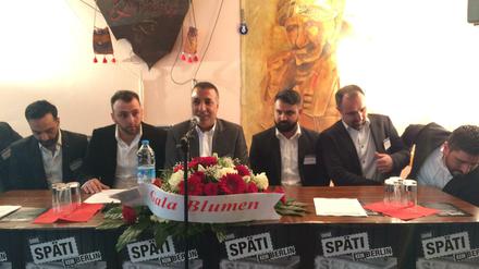 Ohne Späti kein Berlin: Alper Baba stellt den neuen Späti-Verein mit seinen sechs Mitgründern vor.