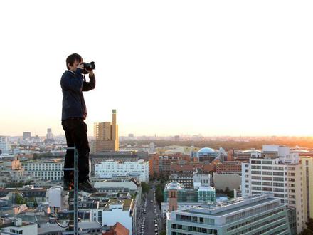 Fassadenkletterer und Fotograf: Unterwegs auf den Dächern von Berlin