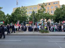 Verbotene Fahne am Nakba-Tag gezeigt: 600 Teilnehmer bei Palästina-Demo in Berlin-Charlottenburg – eine Festnahme