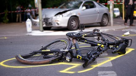 Sechs Fahrradfahrer kamen in Berlin in diesem Jahr bereits bei Verkehrsunfällen ums Leben. Foto: Daniel Naupold/dpa 