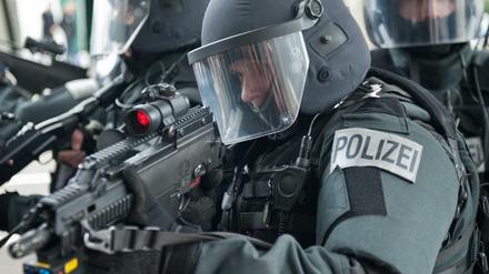 Spezialeinsatzkommandos (SEK) werden von der Abteilung 6 des Landeskriminalamtes geleitet. 
