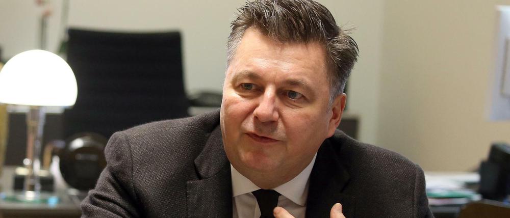 Andreas Geisel (SPD), Stadtentwicklungssenator von Berlin, wird von der Initiative "Deutsche Wohnen und Co enteignen" scharf kritisiert.