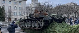 Panzerwrack vor russischer Botschaft